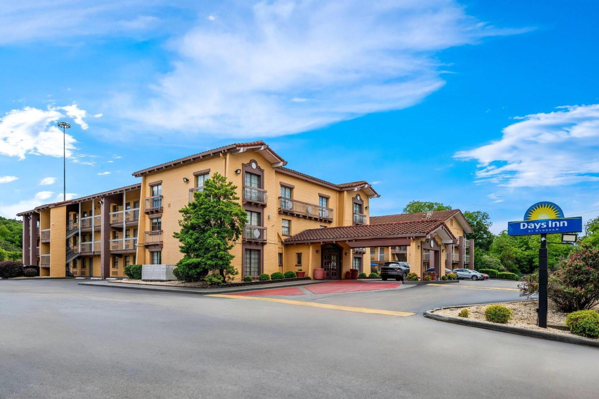Days Inn By Wyndham Birmingham/West Exterior photo