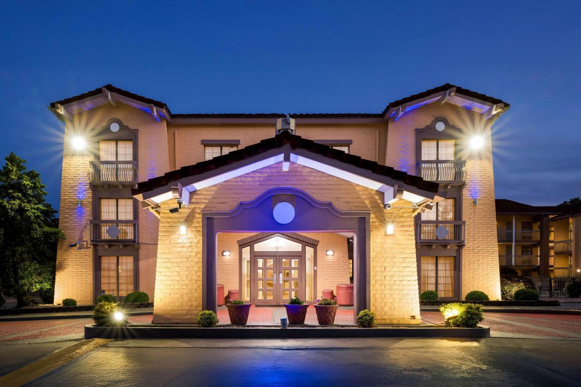 Days Inn By Wyndham Birmingham/West Exterior photo