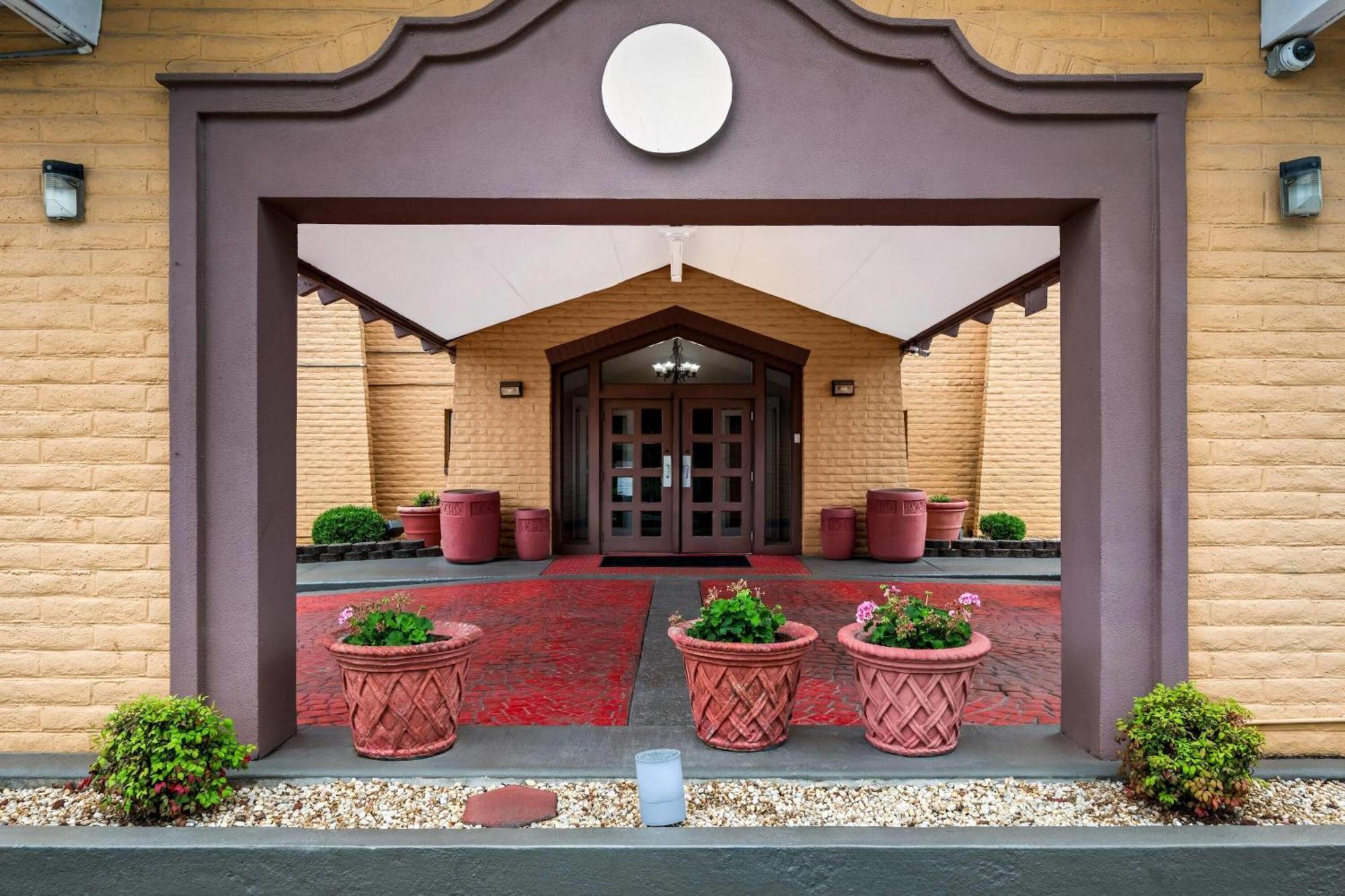 Days Inn By Wyndham Birmingham/West Exterior photo