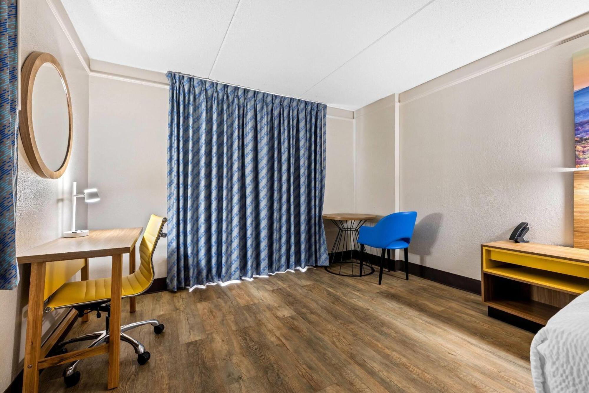 Days Inn By Wyndham Birmingham/West Exterior photo