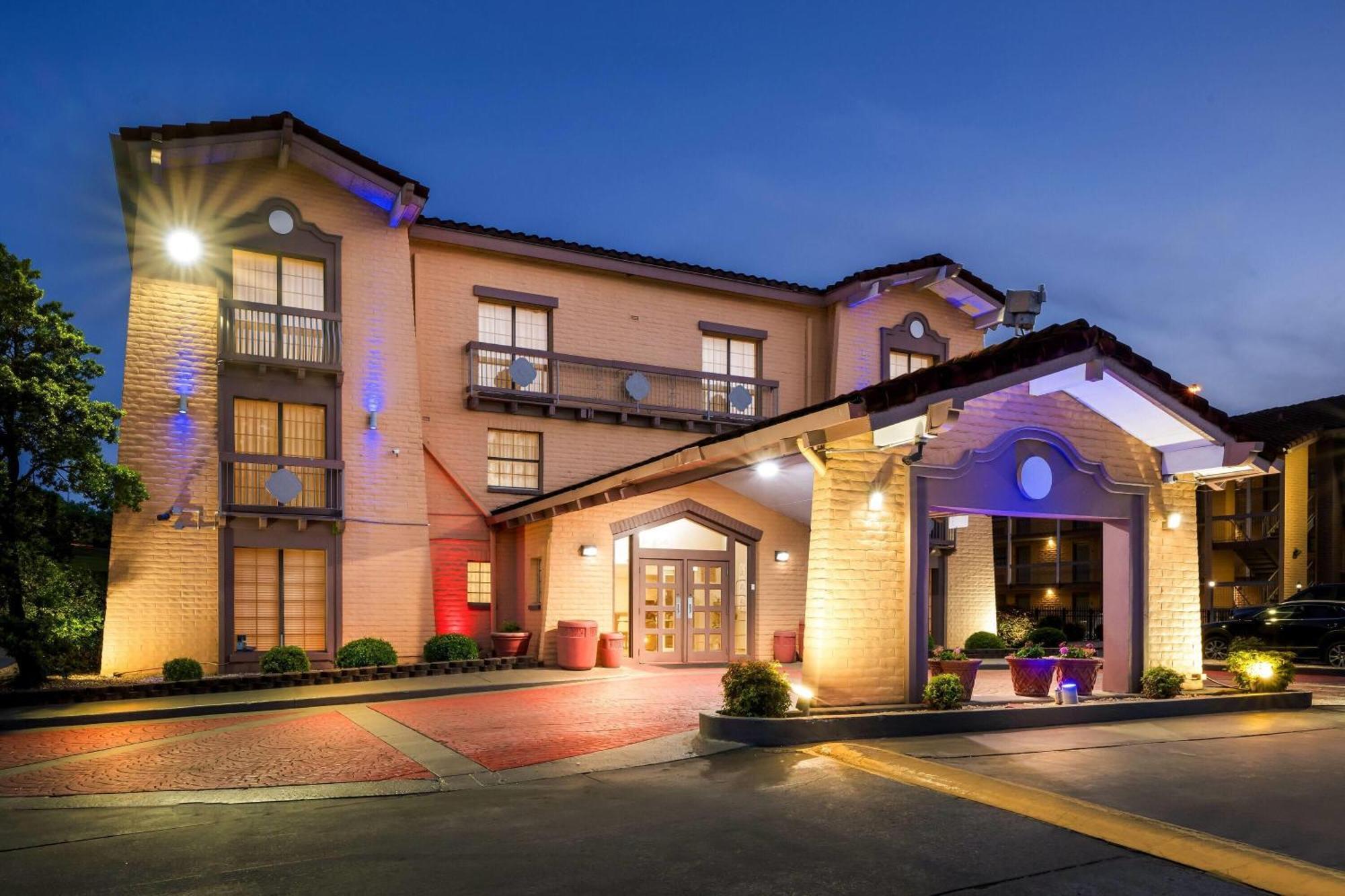 Days Inn By Wyndham Birmingham/West Exterior photo