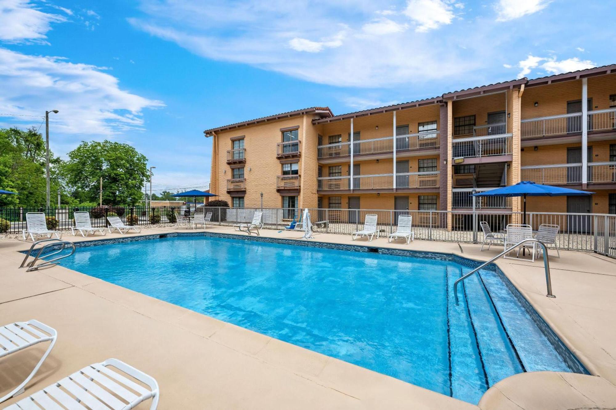 Days Inn By Wyndham Birmingham/West Exterior photo
